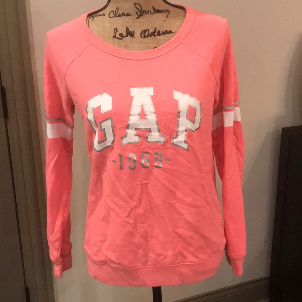GAP long sleeve tee